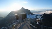 Archiviertes Webcam Bild: Peak Walk Hängebrücke Glacier 3000 am 12.07.2026 um 06:55 Uhr