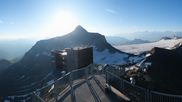 Archiviertes Webcam Bild: Peak Walk Hängebrücke Glacier 3000 am 12.07.2026 um 07:55 Uhr