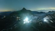 Archiviertes Webcam Bild: Peak Walk Hängebrücke Glacier 3000 am 13.07.2026 um 00:27 Uhr