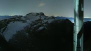 Archiviertes Webcam Bild: Peak Walk Hängebrücke Glacier 3000 am 17.10.2026 um 02:28 Uhr