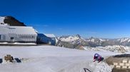 Archived webcam image showing Les Deux Alpes (top station chairlift Glacier) on 15 Jun 2026 at 08:12
