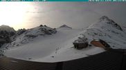 Archiviertes Webcam Bild: Trincerone: Blick auf den Gletscher am Stilfser Joch am 12.04.2026 um 08:57 Uhr