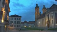 Archiviertes Webcam Bild: Blick über den Klosterplatz St. Gallen am 28.04.2026 um 20:45 Uhr