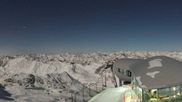 Archiviertes Webcam Bild: Pitztaler Gletscher: Bergstation Wildspitzbahn mit Café am 26 Feb 2026 um 00:11 Uhr