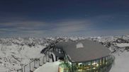 Archiviertes Webcam Bild: Pitztaler Gletscher: Bergstation Wildspitzbahn mit Café am 26 Feb 2026 um 20:07 Uhr