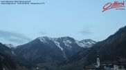Archiviertes Webcam Bild: Innervillgraten - Blick Richtung Dorf am 12.04.2026 um 06:44 Uhr