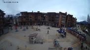 Archiviertes Webcam Bild: Revelstoke Mountain Resort Village am 13.04.2026 um 00:52 Uhr