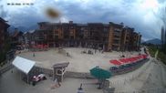 Archiviertes Webcam Bild: Revelstoke Mountain Resort Village am 27.08.2026 um 04:04 Uhr