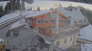 Archived webcam image showing Rigi Ski Resort - Bahnhöfli restaurant on 5 Apr 2026 at 07:42