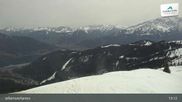Archiviertes Webcam Bild: Schmitten: Bergstation des zellamseeXpress am 12.04.2026 um 13:55 Uhr