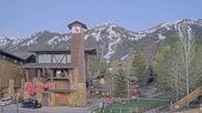 Archiviertes Webcam Bild: Talstation Tram Lift Jackson Hole am 12.04.2026 um 14:59 Uhr