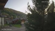 Archiviertes Webcam Bild: Zentrum Les Gets - Blick zur Mont Chery Piste am 30.06.2026 um 06:08 Uhr