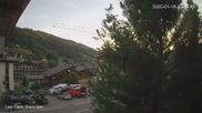 Archiviertes Webcam Bild: Zentrum Les Gets - Blick zur Mont Chery Piste am 14.07.2026 um 06:41 Uhr