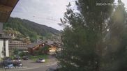 Archiviertes Webcam Bild: Zentrum Les Gets - Blick zur Mont Chery Piste am 14.07.2026 um 08:41 Uhr