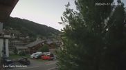 Archiviertes Webcam Bild: Zentrum Les Gets - Blick zur Mont Chery Piste am 12.07.2026 um 20:27 Uhr