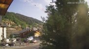 Archiviertes Webcam Bild: Zentrum Les Gets - Blick zur Mont Chery Piste am 14.08.2026 um 08:46 Uhr
