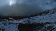 Archived webcam image showing Saas-Grund Hohsaas Kreuzboden Gondola Mid-Station on 22 Oct 2026 at 00:36