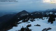 Archiviertes Webcam Bild: Hochries Bergstation - Blick nach Nordosten am 12.04.2026 um 06:03 Uhr