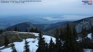 Archiviertes Webcam Bild: Kampenwand - Blick über den Chiemsee am 12.04.2026 um 06:04 Uhr
