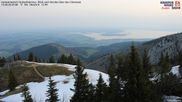 Archiviertes Webcam Bild: Kampenwand - Blick über den Chiemsee am 12.04.2026 um 07:04 Uhr