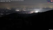Archiviertes Webcam Bild: Kampenwand - Blick über den Chiemsee am 08.08.2026 um 02:37 Uhr
