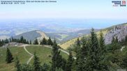 Archiviertes Webcam Bild: Kampenwand - Blick über den Chiemsee am 08.08.2026 um 14:27 Uhr