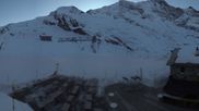 Archived webcam image showing Saas Fee - Längfluh chair lift on 26 Feb 2026 at 18:44