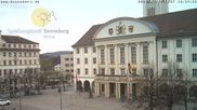 Archiviertes Webcam Bild: Bahnhofplatz Sonneberg - Blick auf das Neue Rathaus am 12.04.2026 um 10:54 Uhr