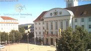 Archiviertes Webcam Bild: Bahnhofplatz Sonneberg - Blick auf das Neue Rathaus am 12.07.2026 um 08:34 Uhr