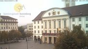 Archiviertes Webcam Bild: Bahnhofplatz Sonneberg - Blick auf das Neue Rathaus am 10.10.2026 um 08:53 Uhr