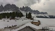Archiviertes Webcam Bild: Geisleralm: Blick auf die Geislerspitzen am 12.04.2026 um 14:58 Uhr