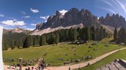 Archiviertes Webcam Bild: Geisleralm: Blick auf die Geislerspitzen am 26.08.2026 um 14:00 Uhr