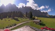 Archiviertes Webcam Bild: Geisleralm: Blick auf die Geislerspitzen am 30.08.2026 um 10:36 Uhr