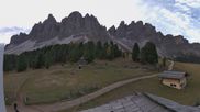 Archiviertes Webcam Bild: Geisleralm: Blick auf die Geislerspitzen am 15.10.2026 um 08:12 Uhr