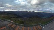 Archiviertes Webcam Bild: Diedamskopf: Panorama Bergstation Seilbahn am 26.08.2026 um 07:59 Uhr