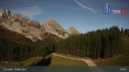 Archived webcam image showing Feldernalm in Ehrwald - Zugspitze on 27 Oct 2026 at 19:05