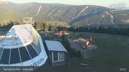 Archiviertes Webcam Bild: Spindlermühle - Bergstation Sessellift Medvědín am 02.05.2026 um 19:13 Uhr
