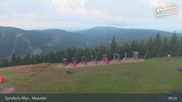 Archiviertes Webcam Bild: Spindlermühle - Bergstation Sessellift Medvědín am 28.07.2026 um 05:37 Uhr