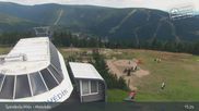 Archiviertes Webcam Bild: Spindlermühle - Bergstation Sessellift Medvědín am 28.07.2026 um 15:37 Uhr