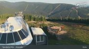 Archiviertes Webcam Bild: Spindlermühle - Bergstation Sessellift Medvědín am 28.07.2026 um 19:37 Uhr