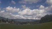 Archiviertes Webcam Bild: Dreisesselbergmassiv und Neureichenau am 26.08.2026 um 14:17 Uhr