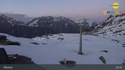 Archiviertes Webcam Bild: Bergstation Sessellift Riedkopf (Klösterle) am 18.04.2026 um 03:04 Uhr