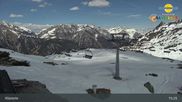 Archiviertes Webcam Bild: Bergstation Sessellift Riedkopf (Klösterle) am 18.04.2026 um 15:04 Uhr