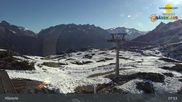 Archiviertes Webcam Bild: Bergstation Sessellift Riedkopf (Klösterle) am 01.05.2026 um 08:30 Uhr