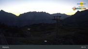 Archiviertes Webcam Bild: Bergstation Sessellift Riedkopf (Klösterle) am 12.07.2026 um 05:46 Uhr