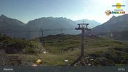 Archiviertes Webcam Bild: Bergstation Sessellift Riedkopf (Klösterle) am 12.07.2026 um 08:46 Uhr