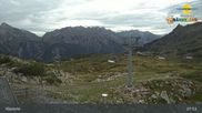 Archiviertes Webcam Bild: Bergstation Sessellift Riedkopf (Klösterle) am 26.08.2026 um 08:20 Uhr