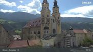 Archiviertes Webcam Bild: Brixen - Domplatz am 18.06.2026 um 11:01 Uhr