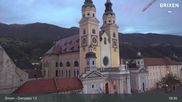 Archived webcam image showing Brixen - Cathedral Square on 16 Oct 2026 at 01:26