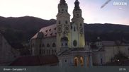 Archived webcam image showing Brixen - Cathedral Square on 16 Oct 2026 at 07:26